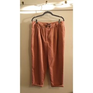 Topshop • Corduroy Boyfriend Pants